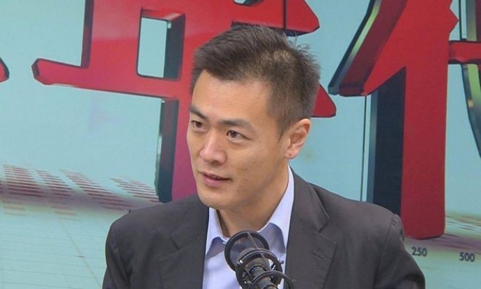  父亲身家超过李嘉诚，他不爱美女爱丑女，继承60亿家产坐地铁上班 新闻