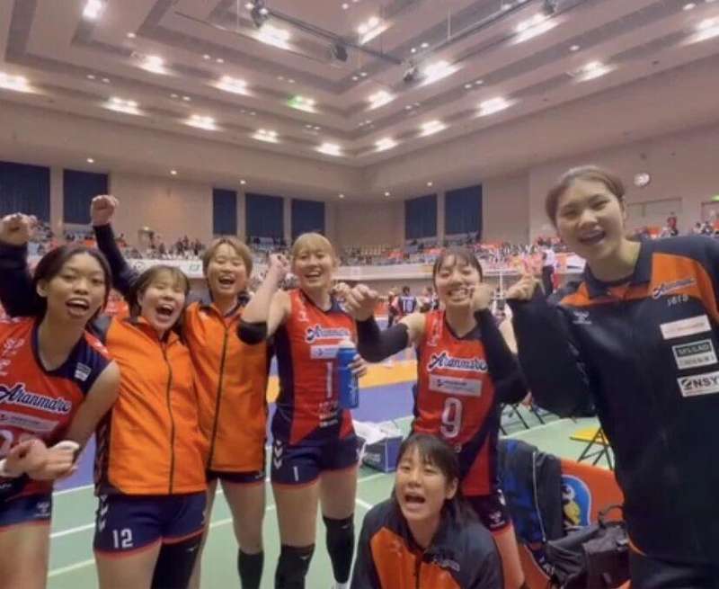  19岁中国主攻开启日本征程；身披6号挑战垫底球队，留洋经历或成关键转折。 体育新闻 19岁中国主攻开启日本征程；身披6号挑战垫底球队，留洋经历或成关键转折。 体育新闻