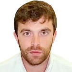 英国沃尔索尔惊现“杰拉德替身”;通缉犯照片曝光,网友瞬间化身侦探比对真假。 娱乐新闻