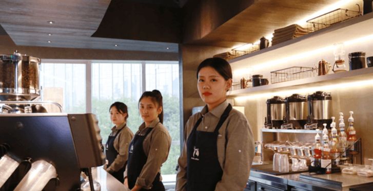 大钲资本强势入局,蓝瓶咖啡迎来新篇章;瑞幸高端路径,或将加速开启。 股票财经