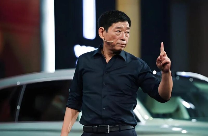 从代言人到致歉者；魏建军回应海报争议；长城汽车业绩喜忧参半。