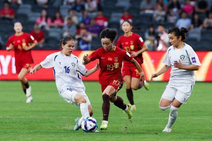 亚洲杯小组赛中国女足两连胜晋级;净胜球落后暴露隐忧,末轮对朝鲜成生死考。 体育新闻 亚洲杯小组赛中国女足两连胜晋级;净胜球落后暴露隐忧,末轮对朝鲜成生死考。 体育新闻