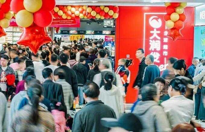 高鑫零售突发人事变故;资本掌门人华裕能紧急接棒;大润发转型面临新考验 企业服务