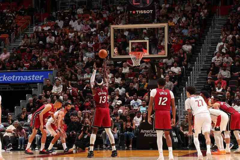 历史之夜来临,阿德巴约83分横空出世;热火借势六连胜;奇才九连败难止颓势。 体育新闻 历史之夜来临,阿德巴约83分横空出世;热火借势六连胜;奇才九连败难止颓势。 体育新闻