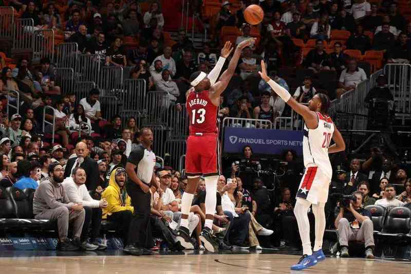 历史之夜来临,阿德巴约83分横空出世;热火借势六连胜;奇才九连败难止颓势。 体育新闻 历史之夜来临,阿德巴约83分横空出世;热火借势六连胜;奇才九连败难止颓势。 体育新闻