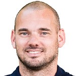  传奇中场重披战袍；家乡情怀驱动斯内德短暂复出。 体育新闻