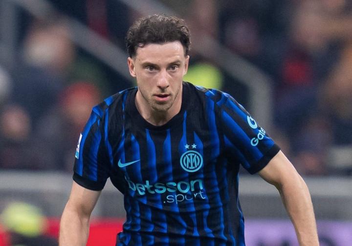 国米续约谈判陷入僵局;奥古斯托坚持更高待遇,寻求主力保障。 体育新闻 国米续约谈判陷入僵局;奥古斯托坚持更高待遇,寻求主力保障。 体育新闻