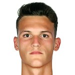  阿拉维斯主场占优；拉法-马林头球失误酿乌龙；半场比分1比0。 体育新闻