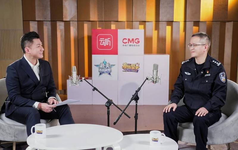 三十载坚守基层；科技之刃守护人间烟火；一位民警的代码传奇。