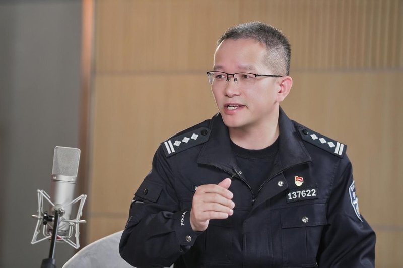 三十载坚守基层;科技之刃守护人间烟火;一位民警的代码传奇。 新闻 三十载坚守基层;科技之刃守护人间烟火;一位民警的代码传奇。 新闻