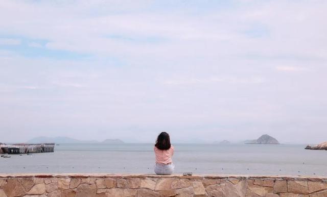 技术伦理视角下的代际尊重：跨越75岁的尊严守护法则