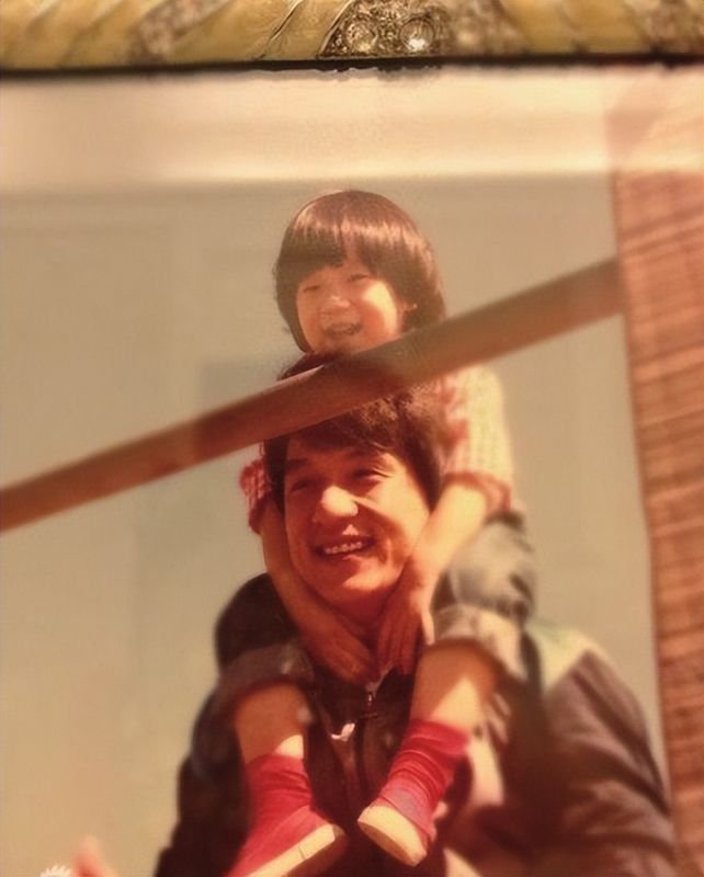  跨越代际的情感鸿沟：成龙与房祖名的修复之路 情感心理