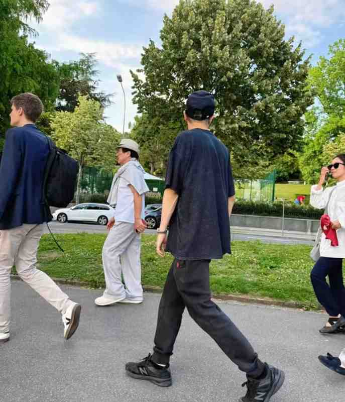  跨越代际的情感鸿沟：成龙与房祖名的修复之路 情感心理