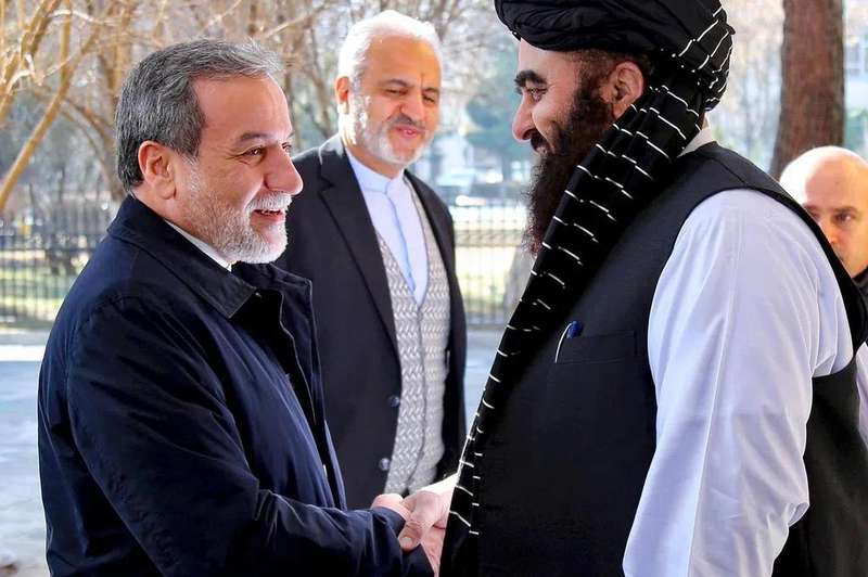  从双轨决策到谈判僵局：伊朗内部权力博弈的深层逻辑 新闻