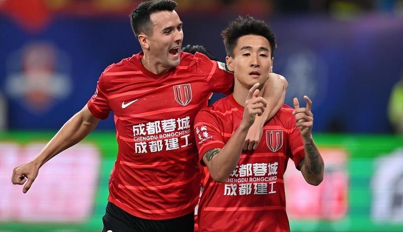  【战术深度】成都蓉城领跑密码：攻防体系重构与阵容厚度的双重进化 体育新闻