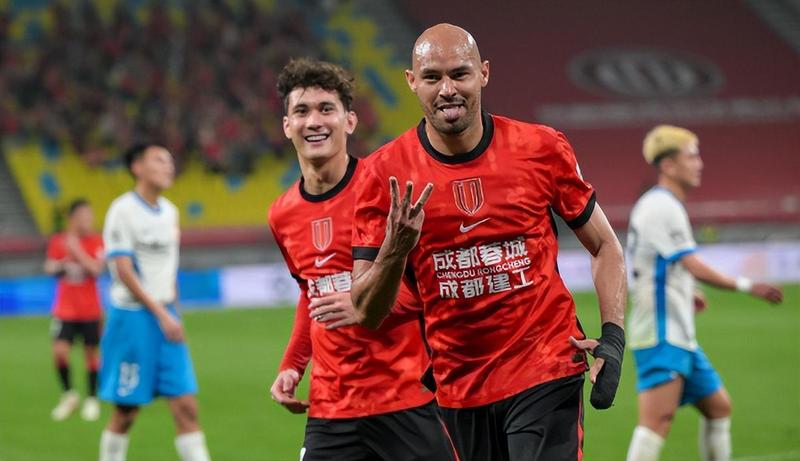  【战术深度】成都蓉城领跑密码：攻防体系重构与阵容厚度的双重进化 体育新闻